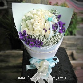 30 White Roses Bouquet